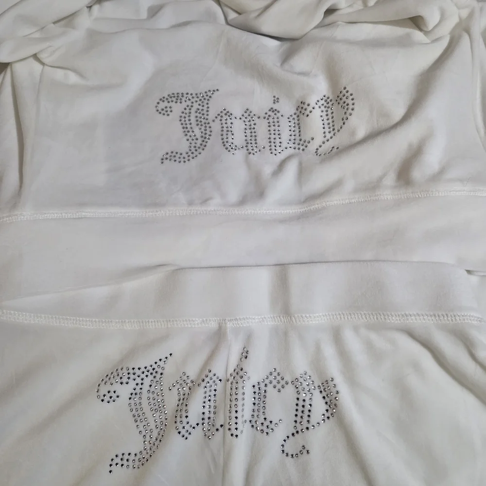 Juicy Couture White Lounge Set - Picture 2 of 4